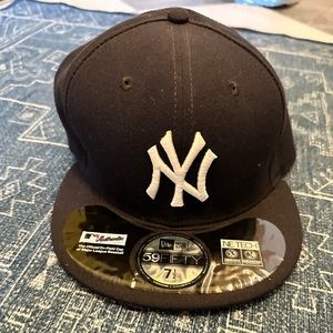 Yankee Fitted